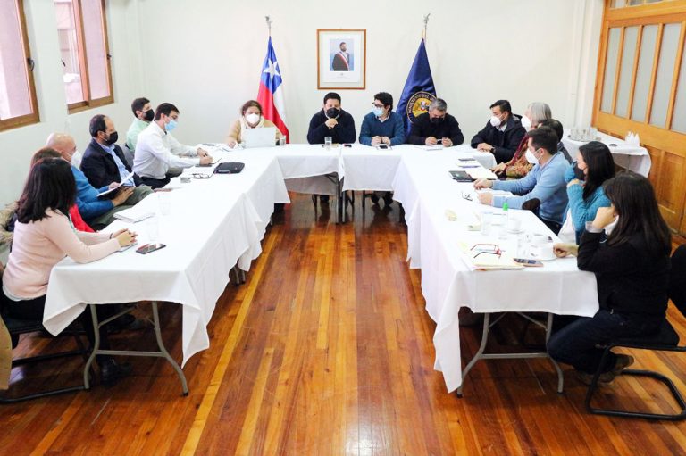 Autoridades piden acelerar construcción de hospitales