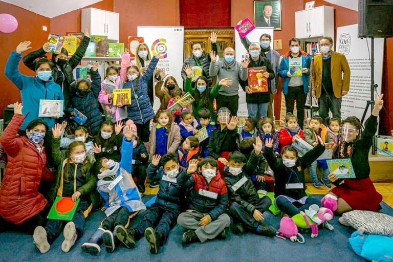 Dan inicio a proyecto de literatura infantil