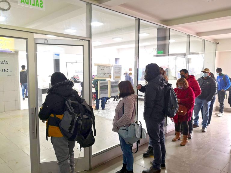 Masiva concurrencia a recintos de vacunación