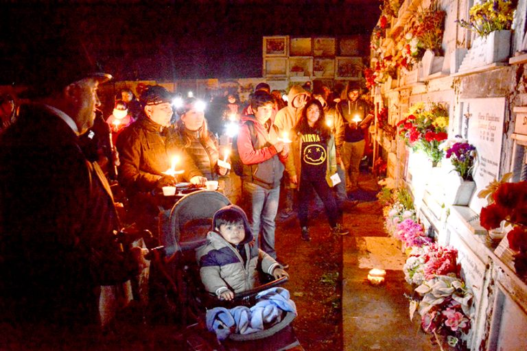 Invitan a recorrido nocturno por el Cementerio de Molina