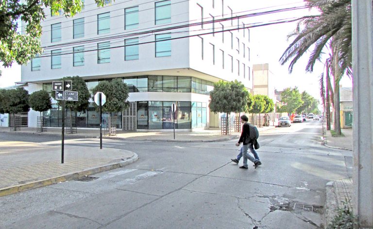 Proyecto de veredas inclusivas de calle Prat espera toma de razón de la Contraloría