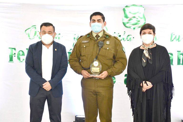 Sagrada Familia entregó sentido homenaje a  Carabineros por su reciente 95º Aniversario