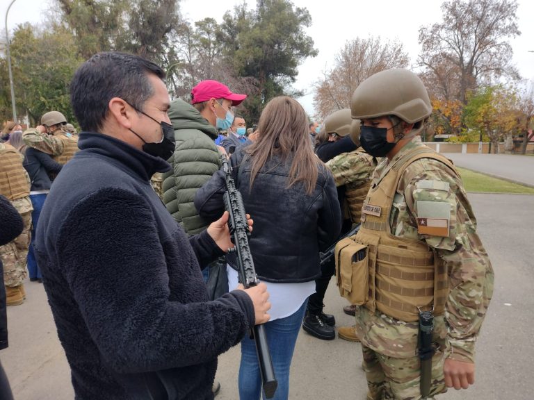 Emotiva ceremonia de entrega de armas a nuevos soldados del Regimiento “Talca”