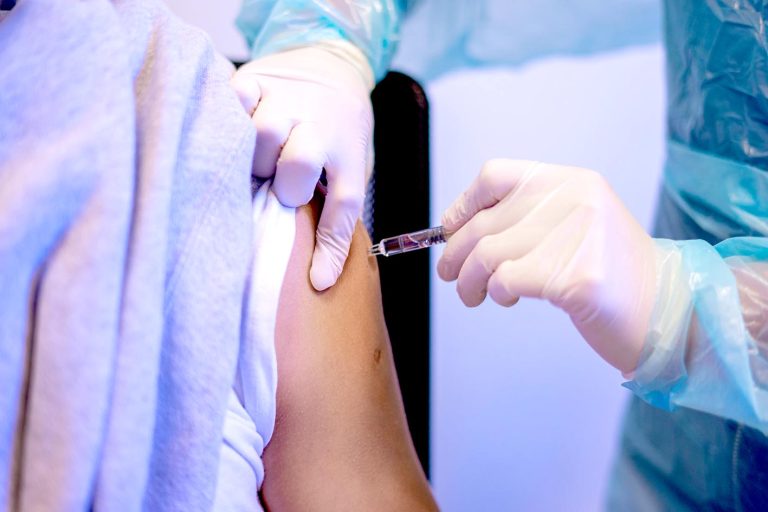 Personas vacunadas con su esquema completo tienen 99,7% de inmunidad contra el Covid-19