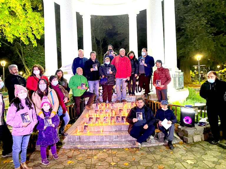 Comunicadores de Linares realizaron “velatón” por Francisca Sandoval