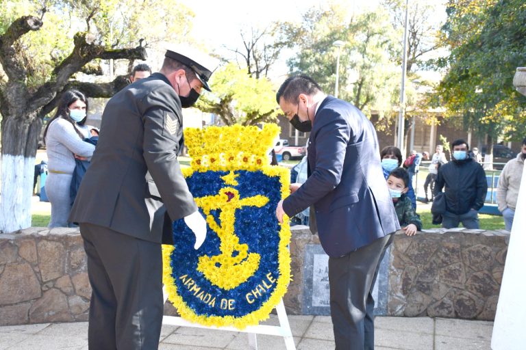 Con desfile de honor se rindió homenaje a las Glorias Navales
