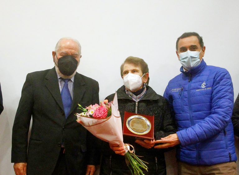 Municipio curicano reconoció a comerciantes y emprendedores