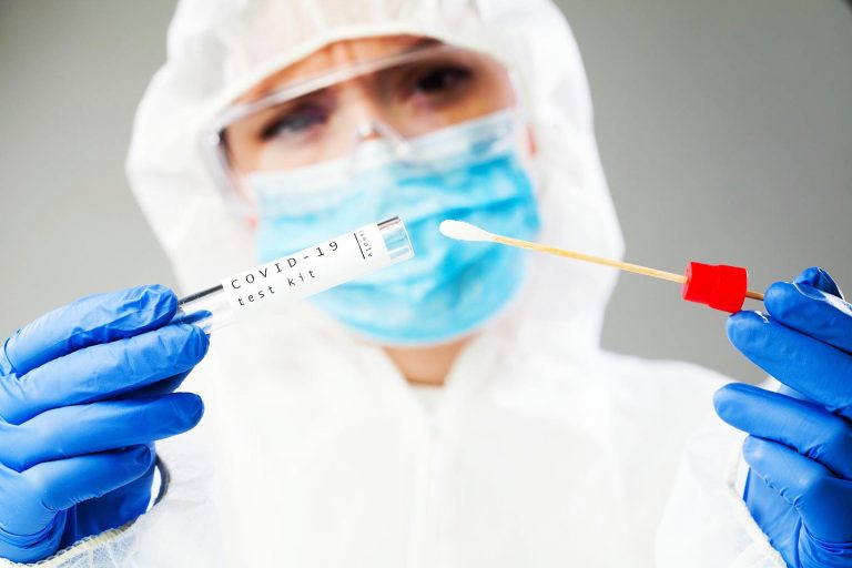 Académica UCM advierte que brotes de Covid-19 son equivalentes a quinta ola