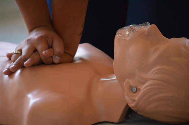 Aprenda a salvar la vida de sus hijos gracias a curso certificado