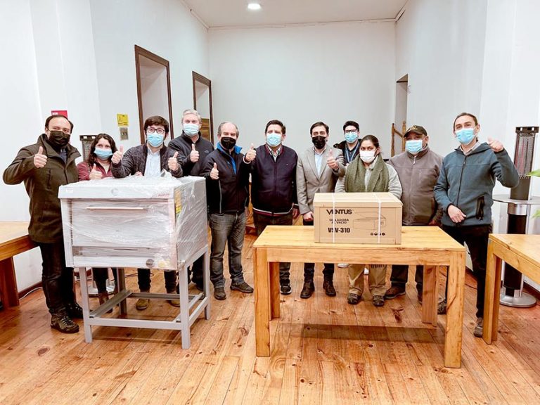 Vecinas de Romeral recibieron equipos industriales para sus emprendimientos