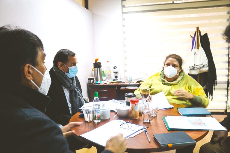 Alcalde Muñoz busca agilizar término del estadio La Granja