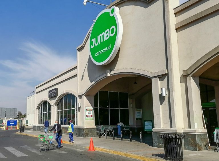 Con prohibición de acercarse al supermercado quedó juez acusado de hurto en Curicó