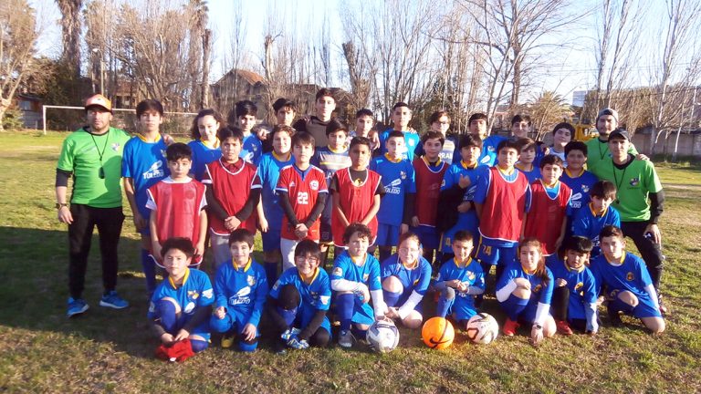 Auge en nueva escuela de  fútbol “Proyección Curicó”