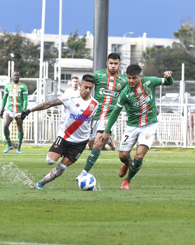 Curicó Unido sigue palmo a palmo peleando un cupo para copas internacionales