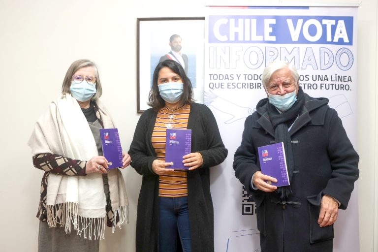 Entregarán ejemplares de la propuesta de nueva Constitución a la ciudadanía