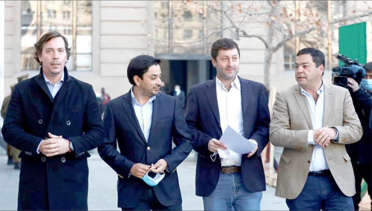 UDI pide que Boric baje el  impuesto a los combustibles