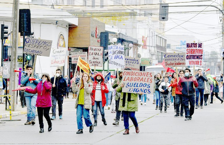 Sindicato de Trabajadores en huelga marchó por las calles de Curicó