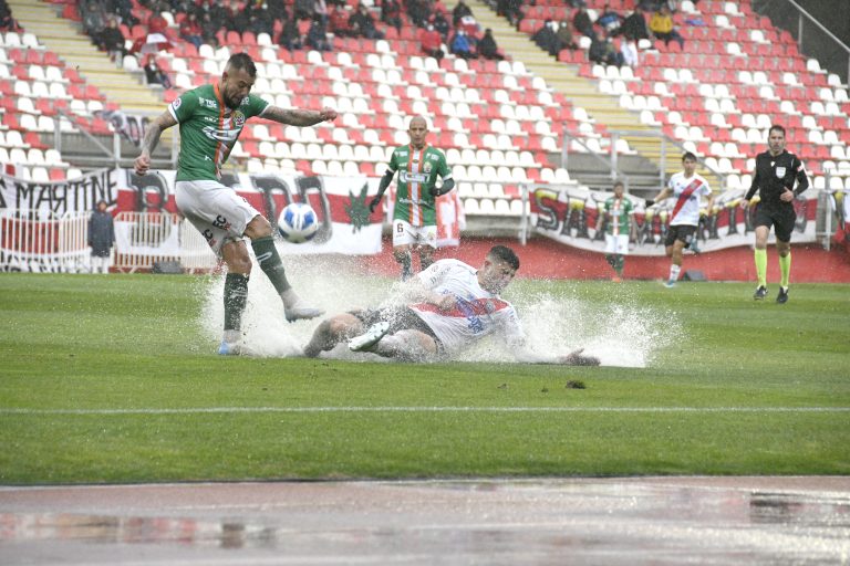 Se jugaría nuevamente bajo la lluvia