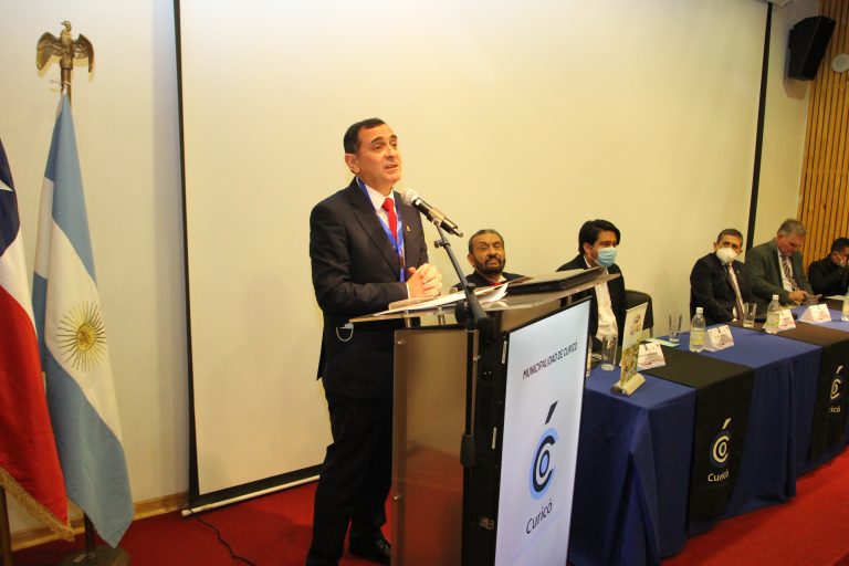 Autoridades buscan materializar proyecto del Ferrocarril Trasandino