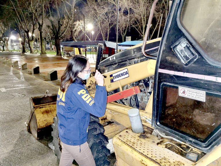 Recuperan retroexcavadora encargada por robo