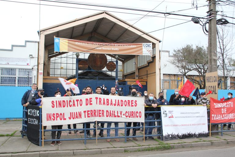 Trabajadores de Instituto Politécnico Juan Terrier Dailly iniciaron huelga legal