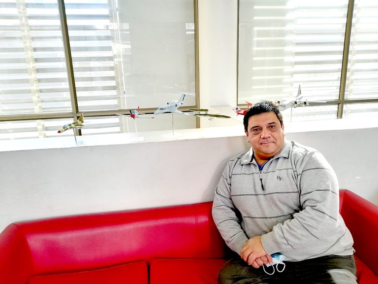 Felipe Caro, aeromaderista: “Los aviones han sido mi pasión desde niño”