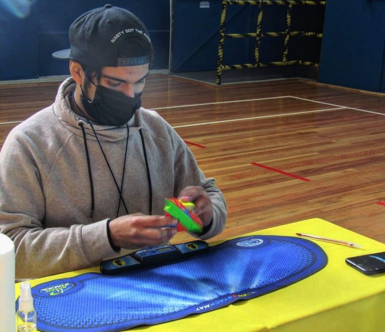 Curicano viaja a Brasil a participar de sudamericano de Cubo de Rubik