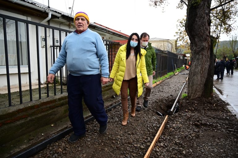 En curso reparación de veredas en Talca