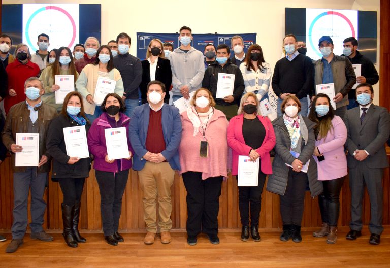 U. Autónoma entrega 30 becas para la formación de conductores profesionales