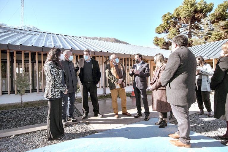 Ministro de Educación visitó comunidad educativa de Los Queñes