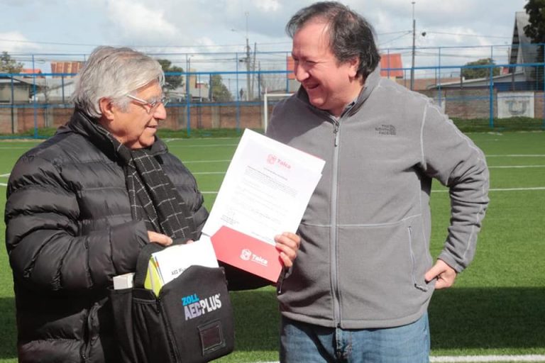 Municipio dona desfibriladores para usar en partidos del fútbol amateur