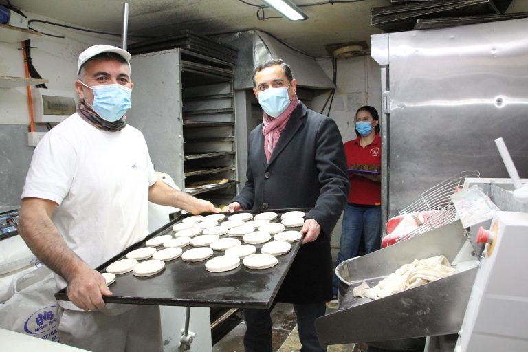 Panadería curicana impulsa descuento para adultos mayores
