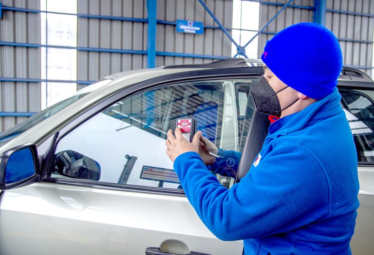 Llaman a conductores a informarse sobre nueva normativa para vidrios polarizados