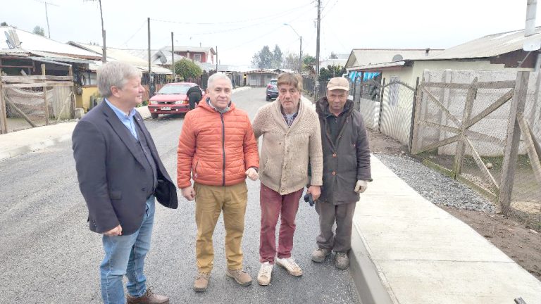 Vecinos de Los Castaños por fin cuentan con pavimento