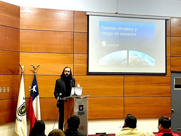 Reconocido geógrafo encabezó concurrida exposición en Linares