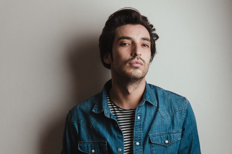 Músico talquino hace su debut como solista