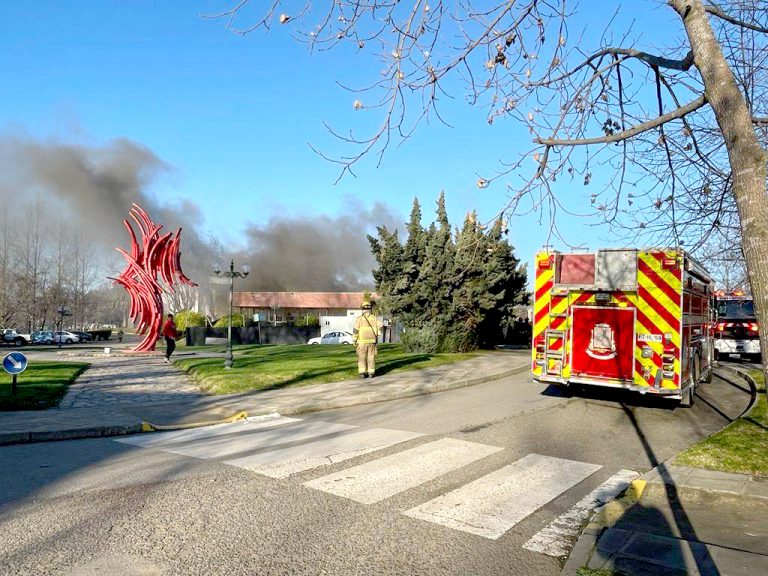 Incendio en laboratorio obliga a evacuar campus Lircay de la Universidad de Talca