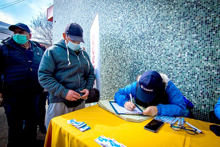 Firman nuevo convenio para brindar gas a precio más bajo