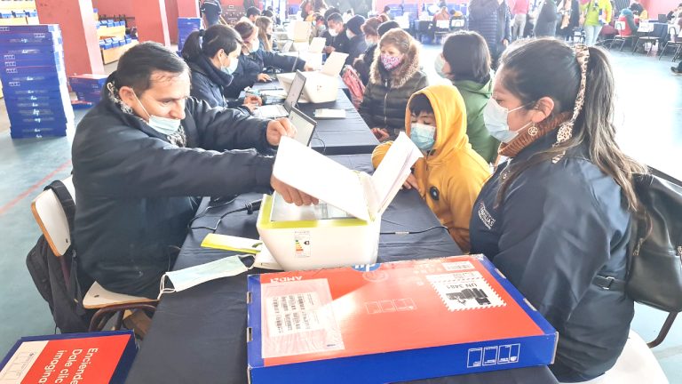 Más de mil estudiantes curicanos fueron beneficiados con computadores