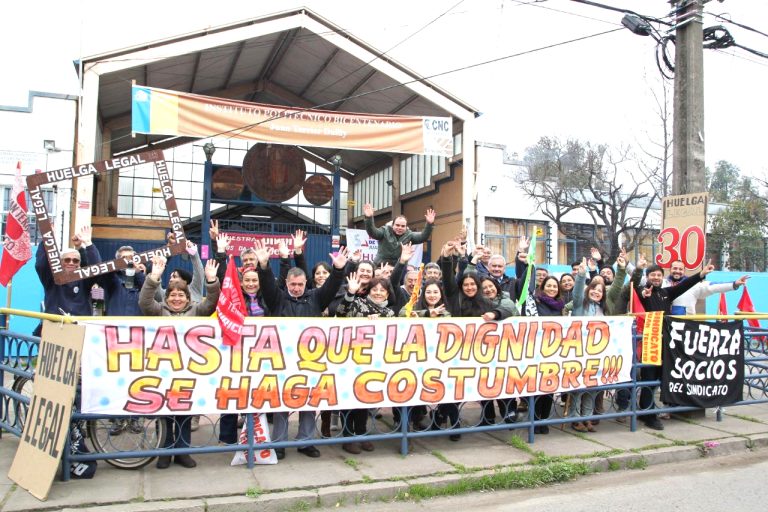 Un mes cumplió huelga en politécnico Juan Terrier y apoderados piden retorno a clases