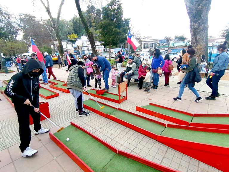 Curicanos disfrutaron del Pizza Fest y el Día del Niño en la Alameda