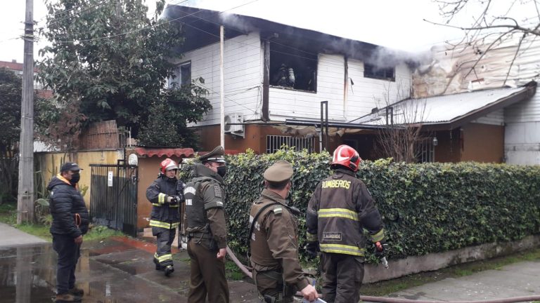 Incendio afectó una casa en pleno centro curicano