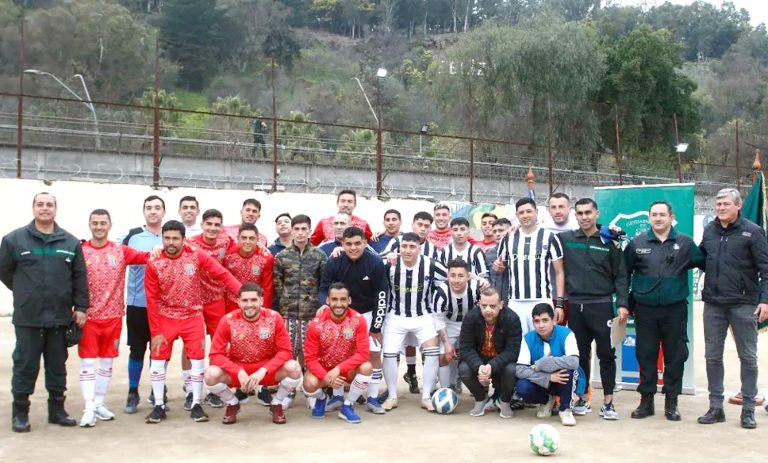 Curicó Unido juega amistoso en la cárcel