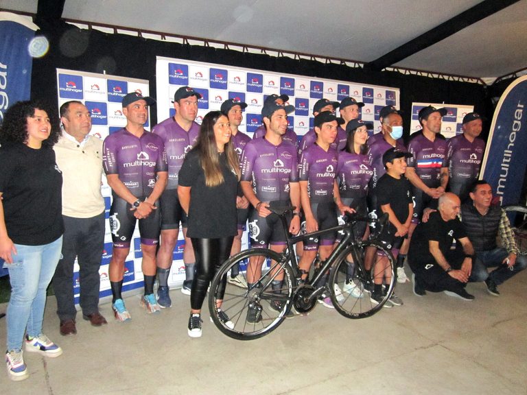 Team La Higuera presentó su nueva indumentaria