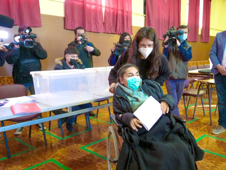 Personas con discapacidad tendrán voto asistido para participar en el plebiscito constitucional