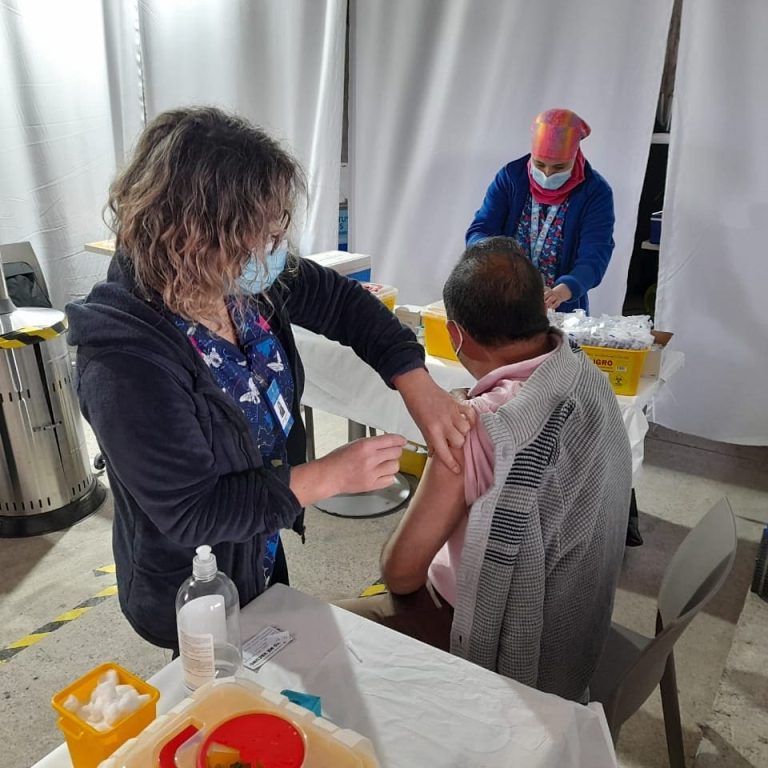 Covid-19: formulan llamado para completar esquemas de vacunación