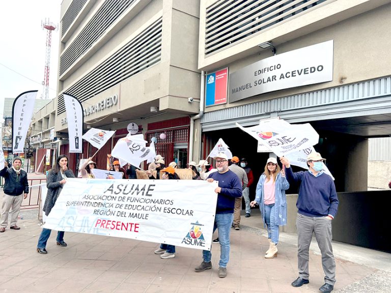 Funcionarios realizan paro de actividades