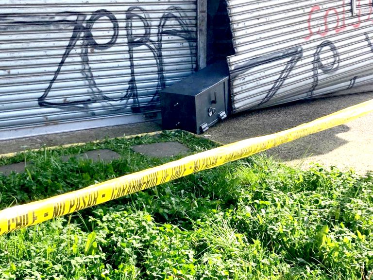 A balazos carabineros frustró robo a farmacia