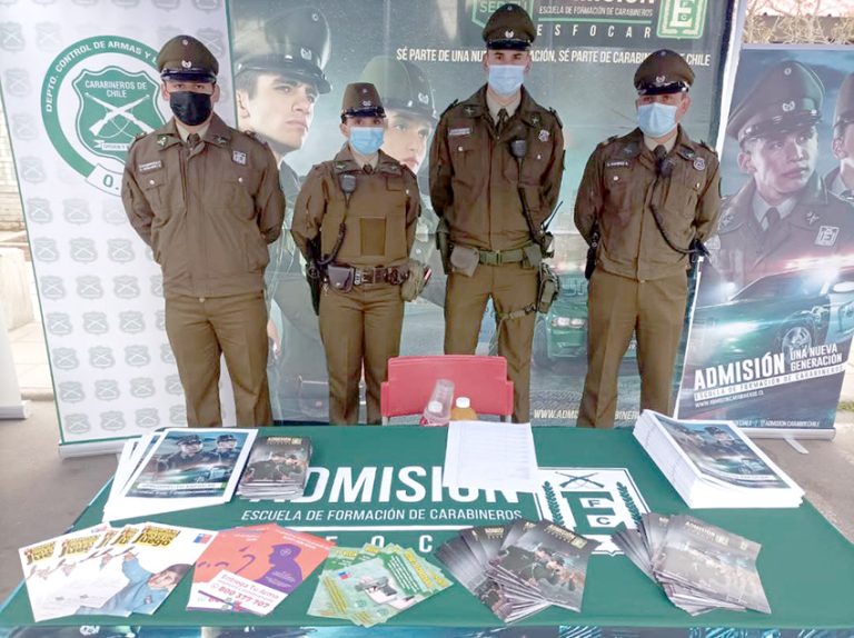Carabineros difunde en la costa curicana su proceso de admisión