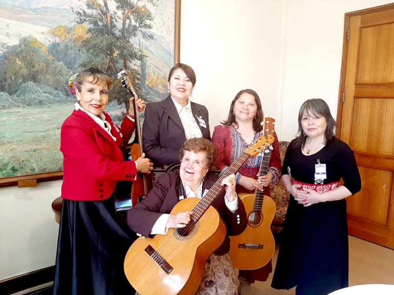 Establecen el 14 de marzo como el Día Nacional de la Cantora Chilena